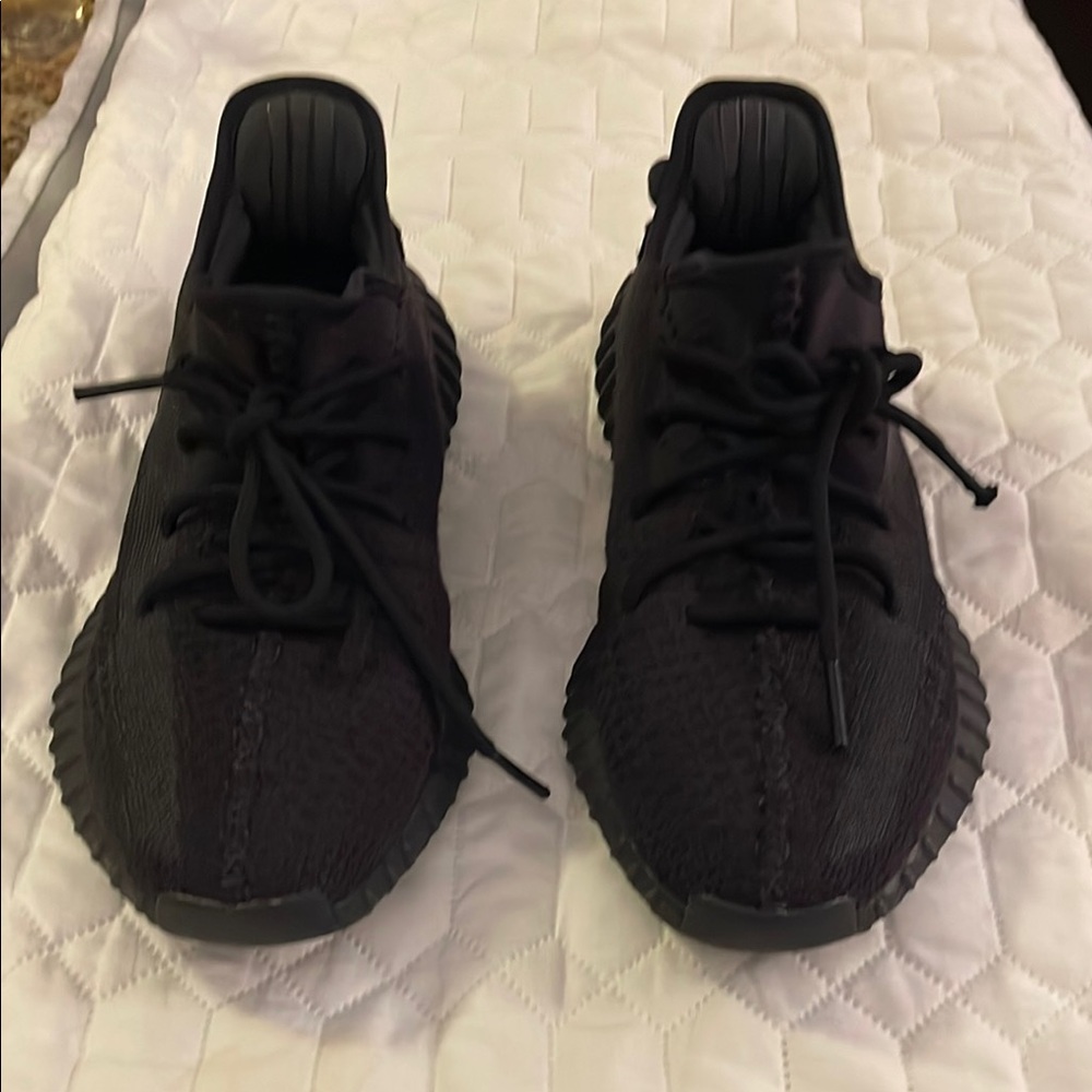 Men’s Yeezy 350 boost size 9 1/2 excellent condition